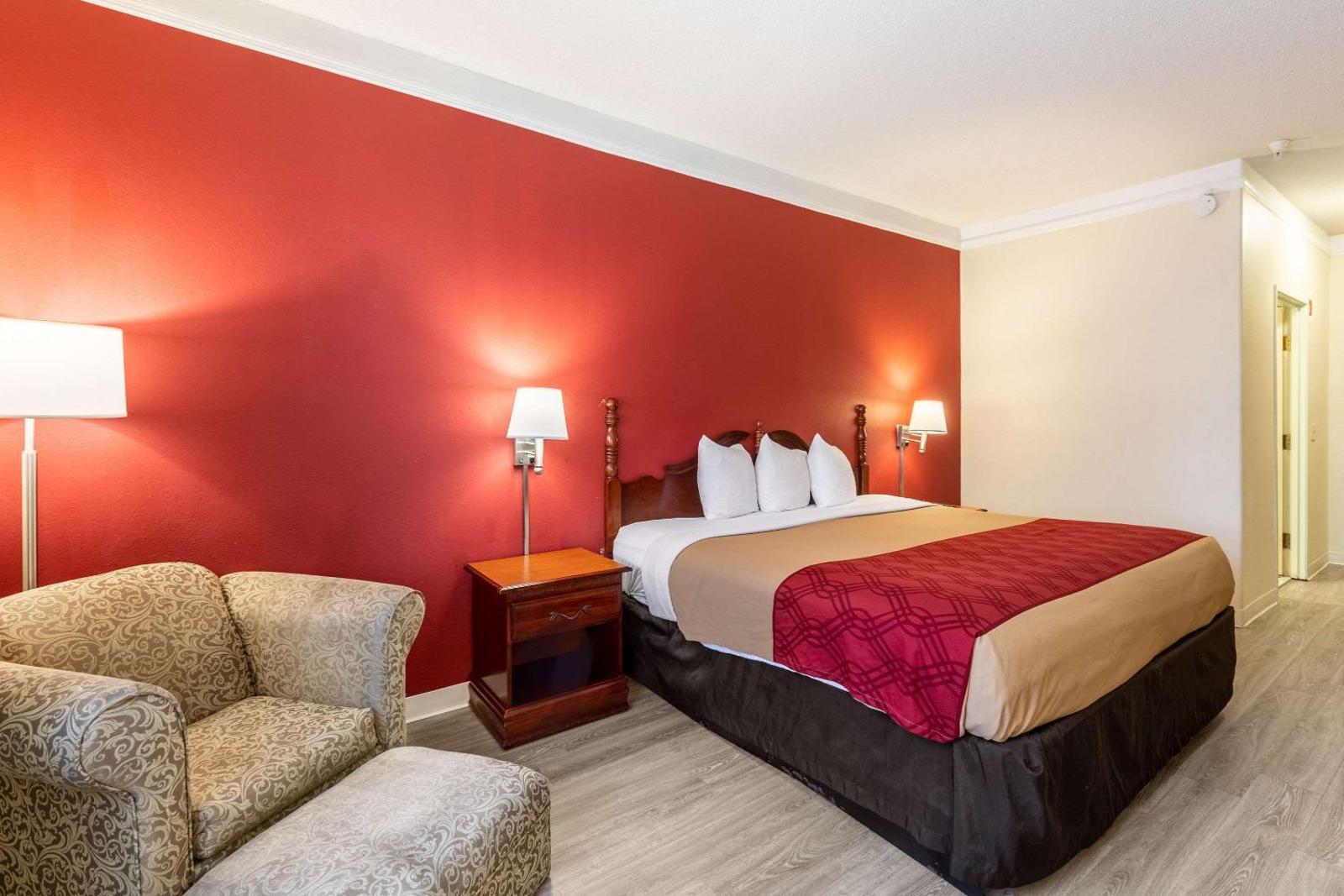 Econo Lodge Inn & Suites Douglasville Main image 2